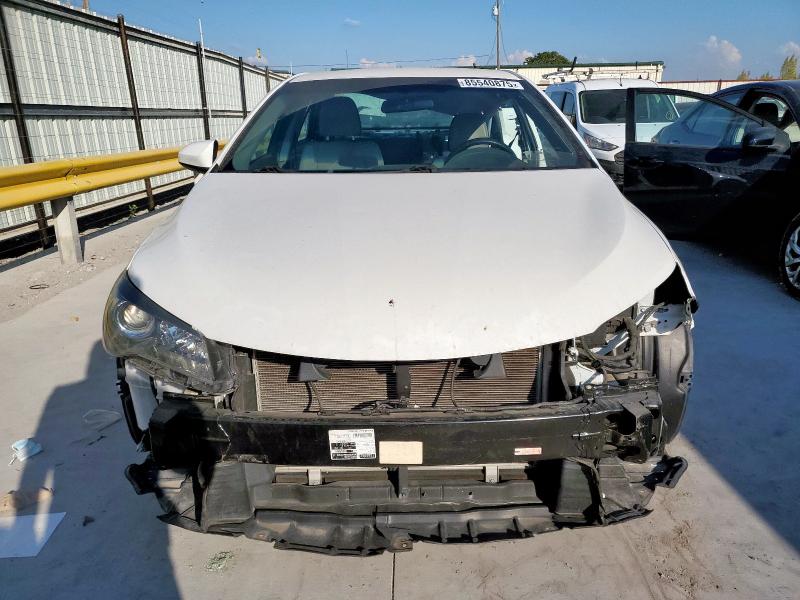 4T1BF1FK7HU695390 - 2017 TOYOTA CAMRY LE WHITE photo 5