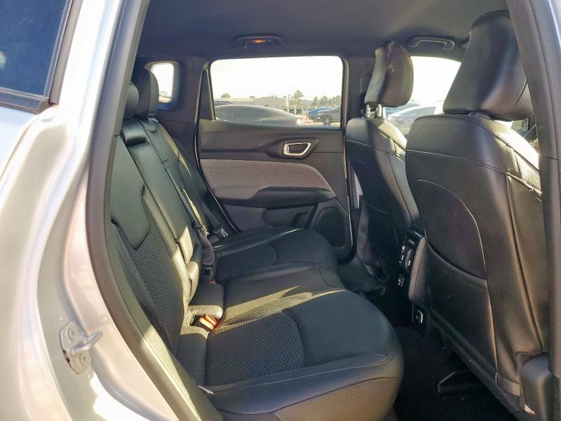 3C4NJDBN5ST527637 - 2025 JEEP COMPASS LATITUDE Argent photo 11