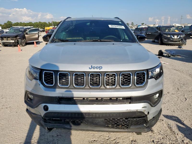 3C4NJDBN5ST527637 - 2025 JEEP COMPASS LATITUDE Argent photo 5
