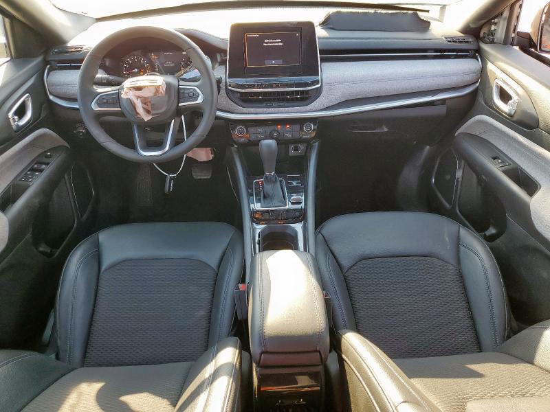 3C4NJDBN5ST527637 - 2025 JEEP COMPASS LATITUDE Argent photo 8