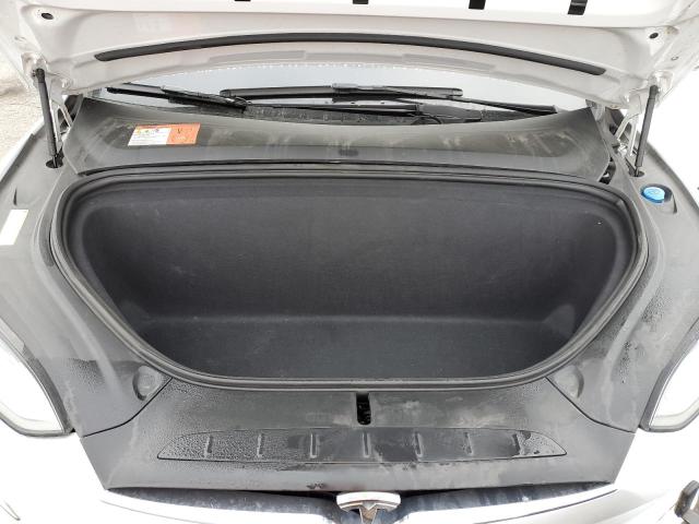 5YJXCBE24GF020243 - 2016 TESLA MODEL X WHITE photo 11