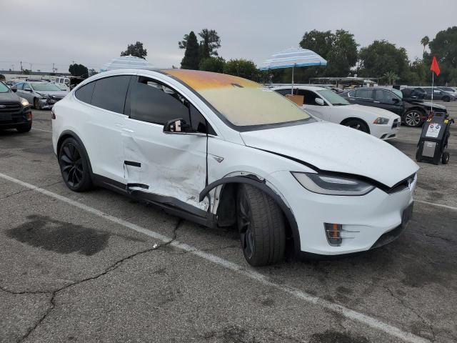 5YJXCBE24GF020243 - 2016 TESLA MODEL X WHITE photo 4