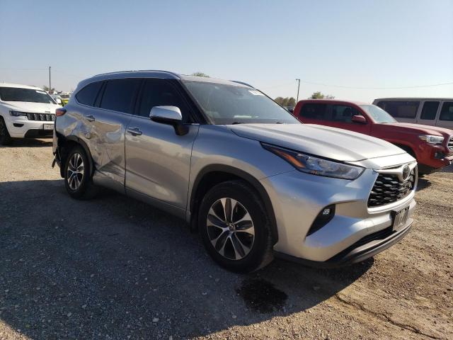 5TDGZRAHXLS500276 - 2020 TOYOTA HIGHLANDER XLE SILVER photo 4