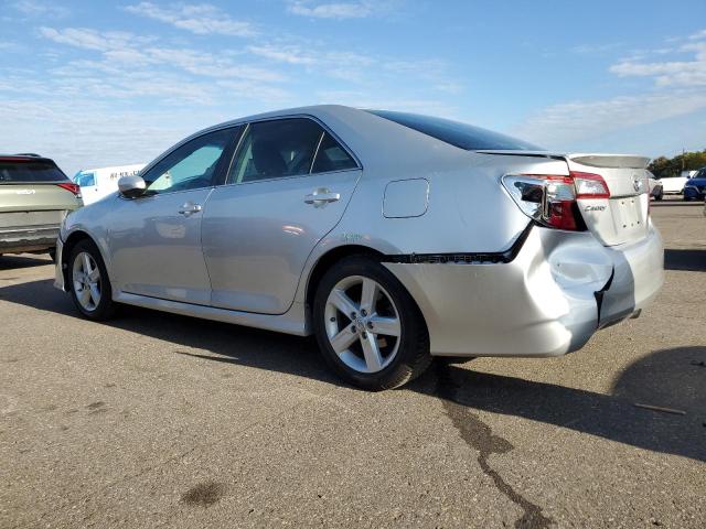4T1BF1FK2CU068699 - 2012 TOYOTA CAMRY BASE SILVER photo 2