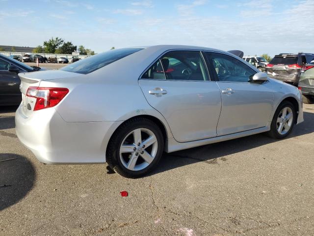 4T1BF1FK2CU068699 - 2012 TOYOTA CAMRY BASE SILVER photo 3