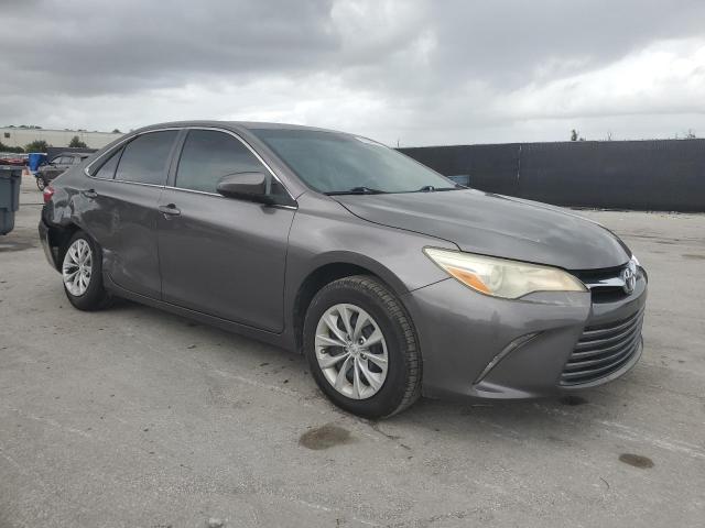 4T1BF1FK3GU568232 - 2016 TOYOTA CAMRY LE GRAY photo 4