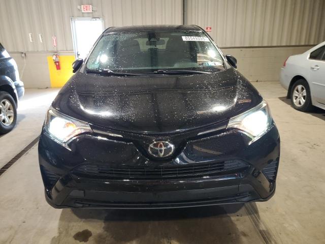 2T3BFREV5JW732475 - 2018 TOYOTA RAV4 LE Czarny zdjęcie 5