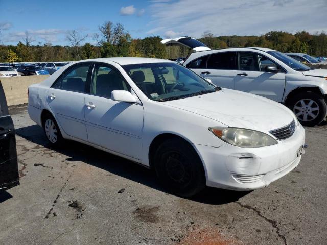 4T1BE32K95U591631 - 2005 TOYOTA CAMRY LE WHITE photo 4