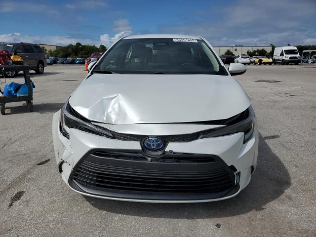 JTDBCMFE9R3042513 - 2024 TOYOTA COROLLA LE WHITE photo 5