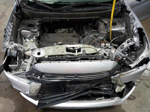 JA4AP3AU6HZ042659 - 2017 MITSUBISHI OUTLANDER ES SILVER photo 12