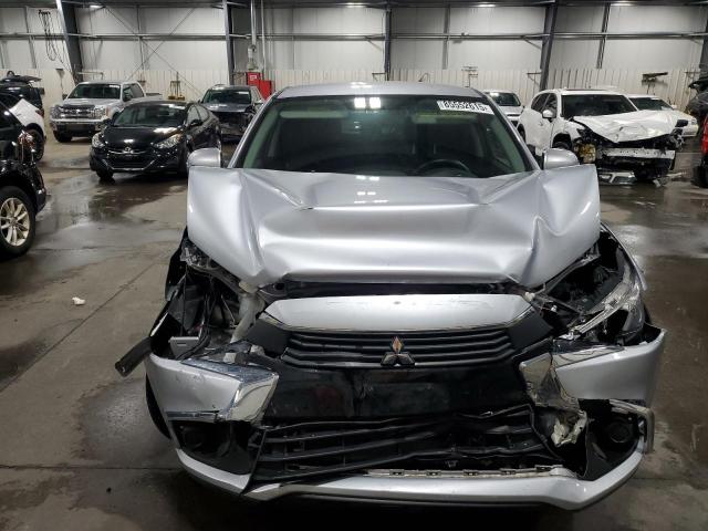 JA4AP3AU6HZ042659 - 2017 MITSUBISHI OUTLANDER ES SILVER photo 5