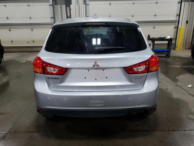 JA4AP3AU6HZ042659 - 2017 MITSUBISHI OUTLANDER ES SILVER photo 6