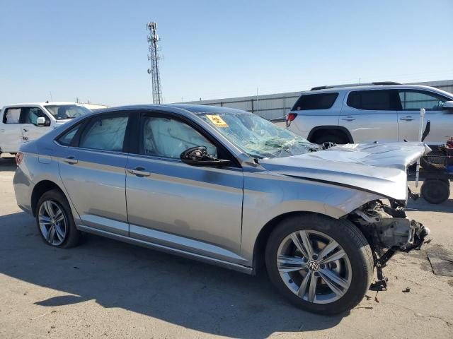 3VW7M7BU0RM083870 - 2024 VOLKSWAGEN JETTA SE SILVER photo 4