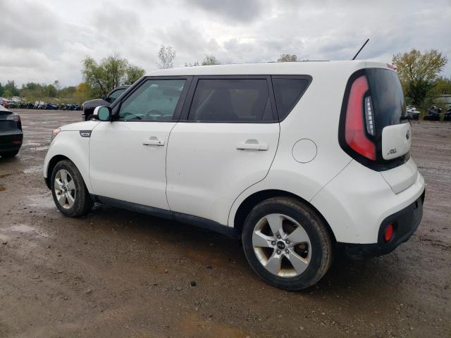 KNDJN2A2XJ7605461 - 2018 KIA SOUL Blanc photo 2
