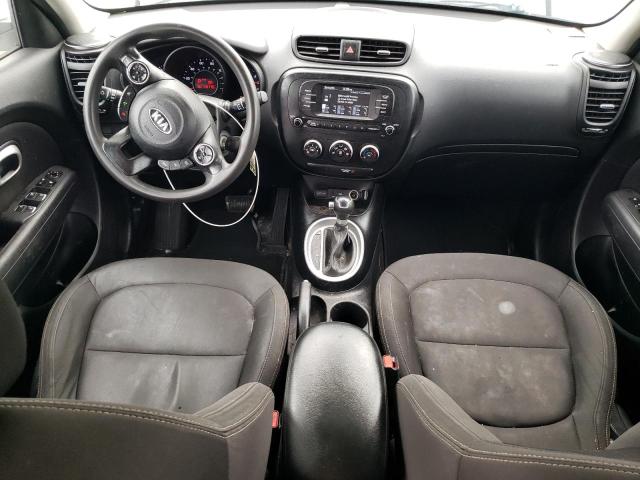 KNDJN2A2XJ7605461 - 2018 KIA SOUL Blanc photo 8