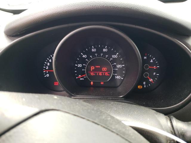 KNDJN2A2XJ7605461 - 2018 KIA SOUL Blanc photo 9