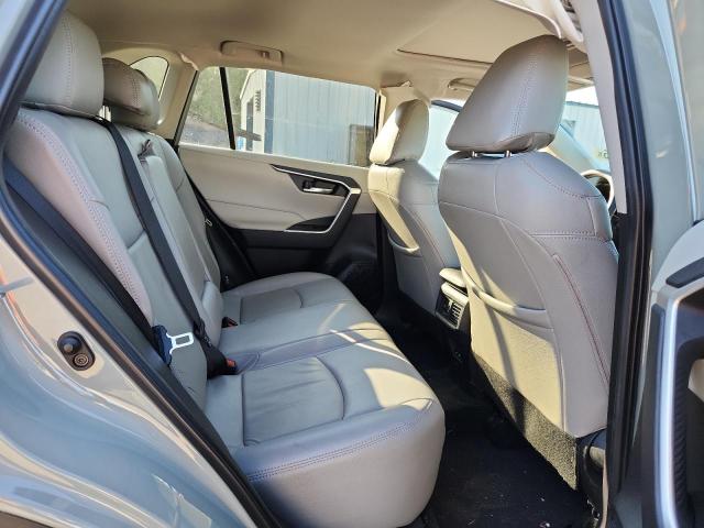 2T3W1RFV7NW192583 - 2022 TOYOTA RAV4 XLE WHITE photo 11