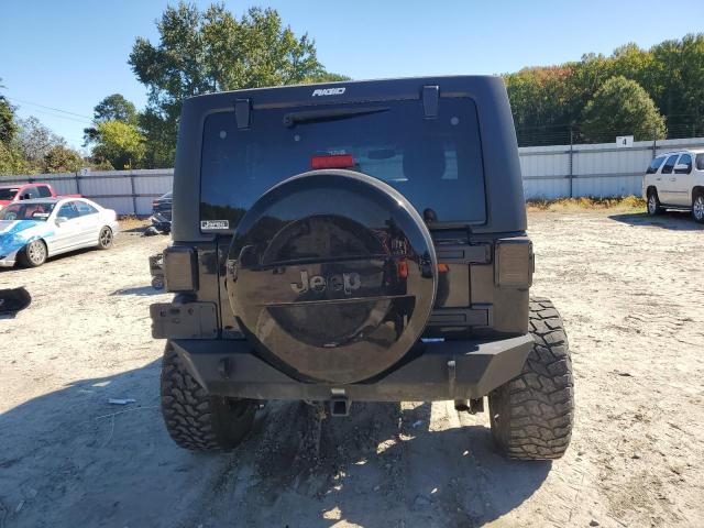 1C4BJWEG0GL103944 - 2016 JEEP WRANGLER U SAHARA Schwarz Foto 6