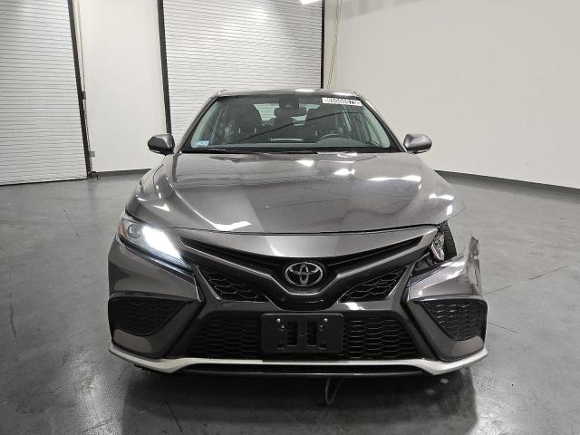4T1K61AK2PU811066 - 2023 TOYOTA CAMRY XSE GRAY photo 5