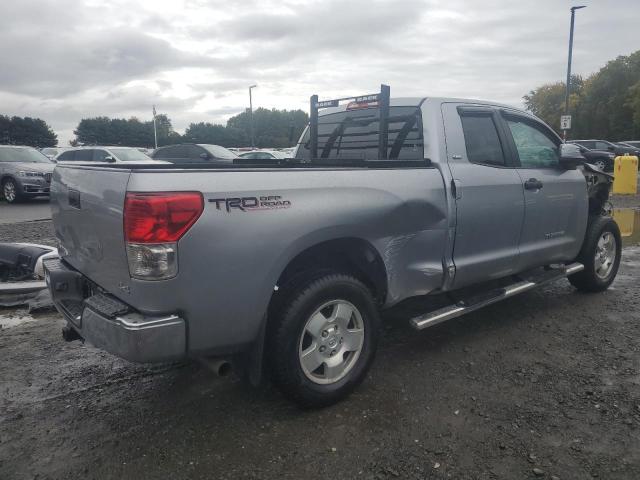 5TFUY5F19BX207729 - 2011 TOYOTA TUNDRA DOUBLE CAB SR5 SILVER photo 3