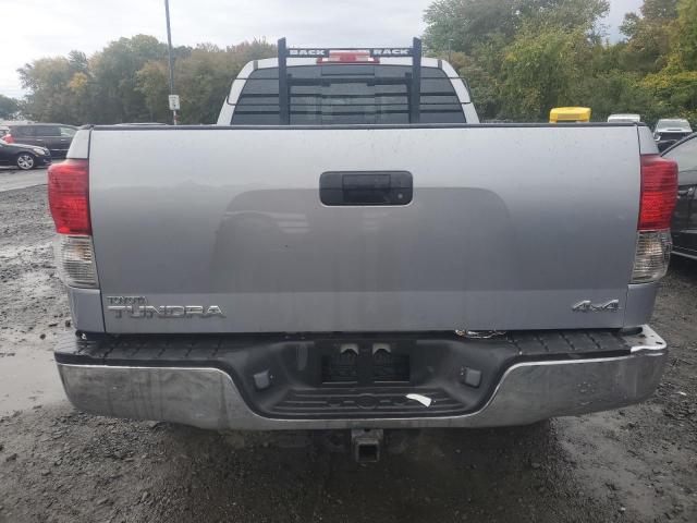 5TFUY5F19BX207729 - 2011 TOYOTA TUNDRA DOUBLE CAB SR5 SILVER photo 6