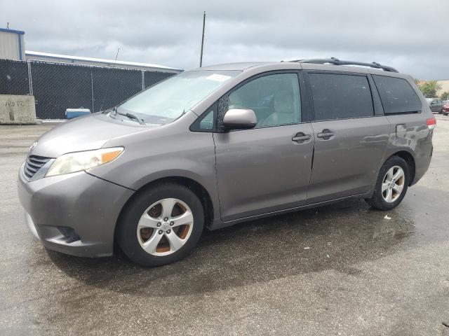 2014 TOYOTA SIENNA LE, 