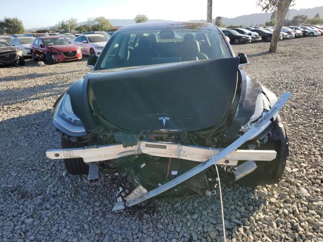 5YJ3E1EA7JF057112 - 2018 TESLA MODEL 3 Schwarz Foto 5