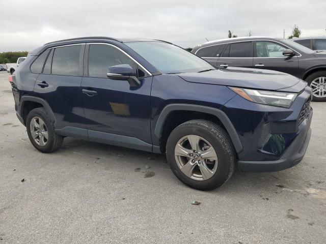 2T3W1RFVXPW283253 - 2023 TOYOTA RAV4 XLE Blau Foto 4