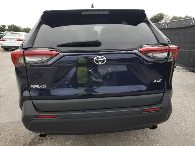 2T3W1RFVXPW283253 - 2023 TOYOTA RAV4 XLE Blau Foto 6