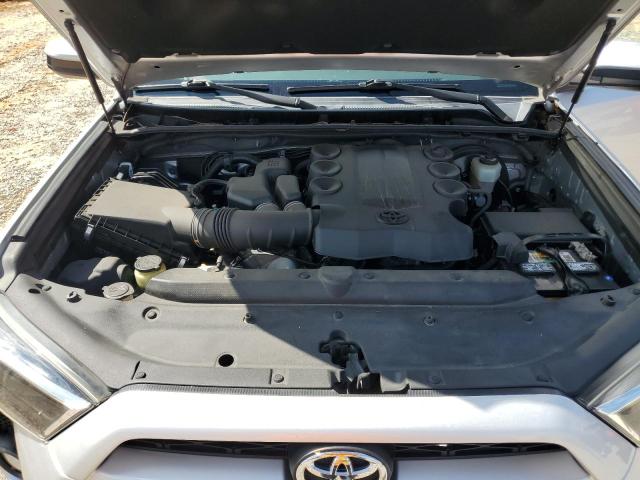 JTEZU5JR0J5191165 - 2018 TOYOTA 4RUNNER SR5 ვერცხლისფერი ფოტო 12