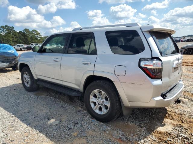 JTEZU5JR0J5191165 - 2018 TOYOTA 4RUNNER SR5 ვერცხლისფერი ფოტო 2