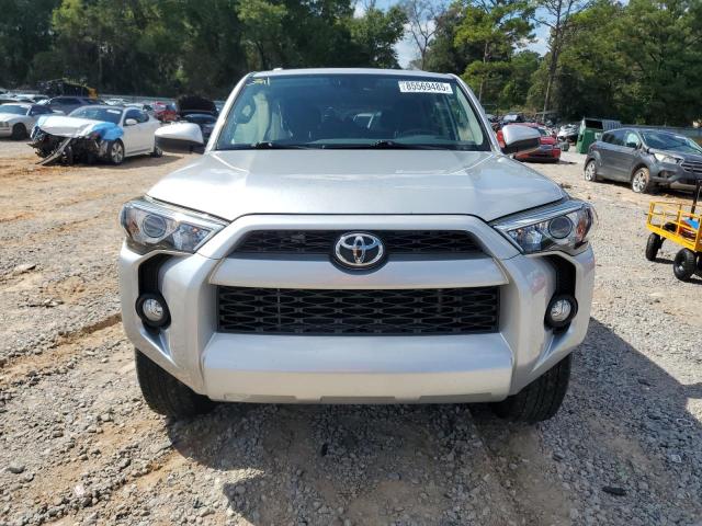 JTEZU5JR0J5191165 - 2018 TOYOTA 4RUNNER SR5 ვერცხლისფერი ფოტო 5