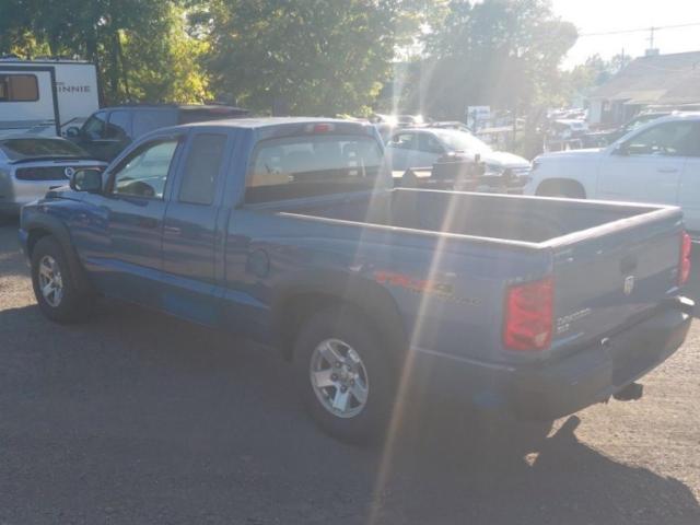 1D7HW42N66S627256 - 2006 DODGE DAKOTA SLT BLUE photo 3