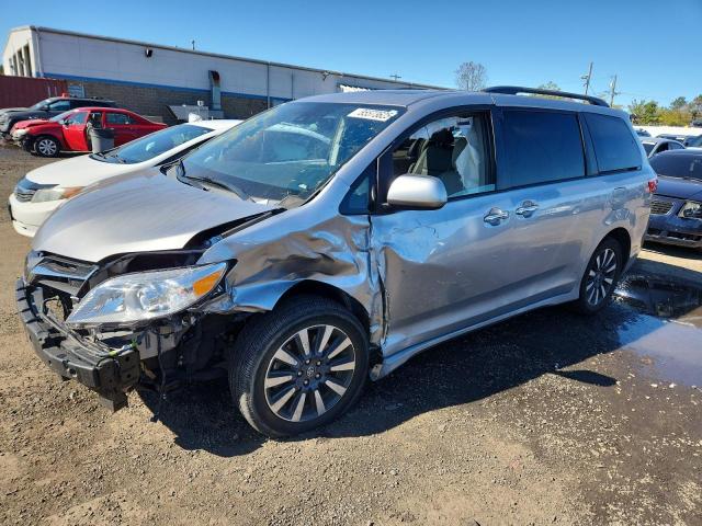 2018 TOYOTA SIENNA XLE, 