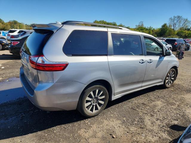 5TDDZ3DC4JS199890 - 2018 TOYOTA SIENNA XLE ვერცხლისფერი ფოტო 3