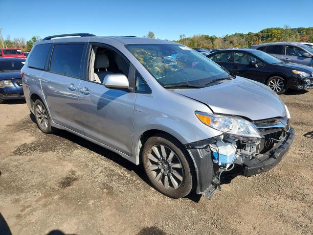 5TDDZ3DC4JS199890 - 2018 TOYOTA SIENNA XLE ვერცხლისფერი ფოტო 4