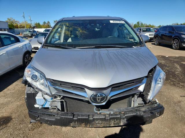 5TDDZ3DC4JS199890 - 2018 TOYOTA SIENNA XLE ვერცხლისფერი ფოტო 5
