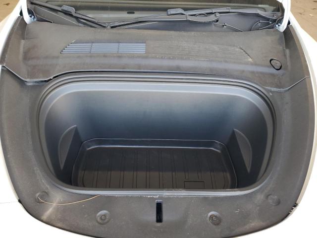 5YJYGDEE9LF043896 - 2020 TESLA MODEL Y Weiß Foto 11