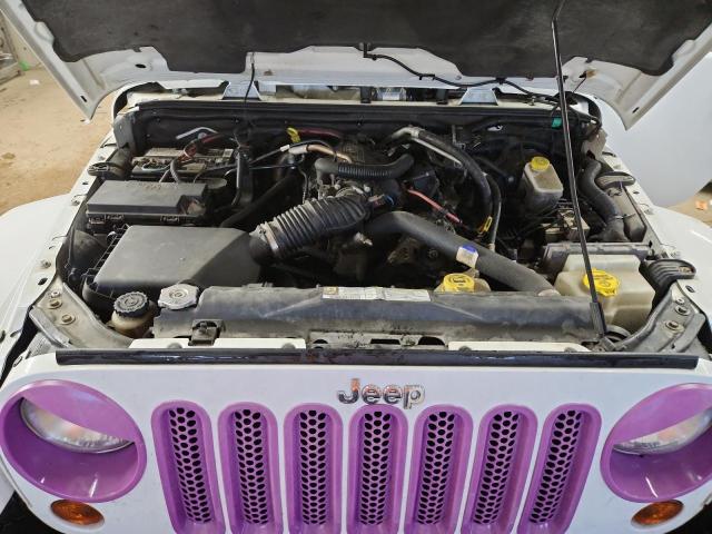 1J4BA5H19BL557873 - 2011 JEEP WRANGLER U SAHARA თეთრი ფოტო 11