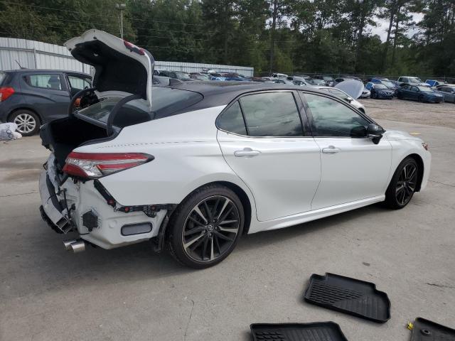 4T1B61HK7JU002921 - 2018 TOYOTA CAMRY XSE WHITE photo 3