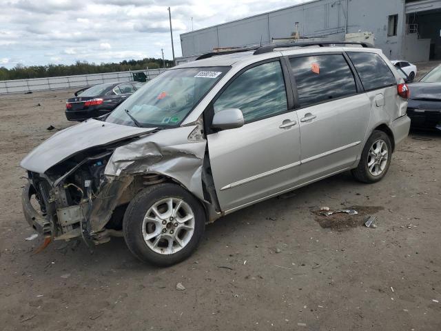 2004 TOYOTA SIENNA XLE, 