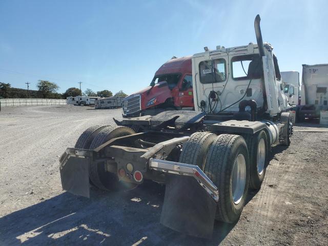 1FUJGEDR0CSBV1754 - 2012 FREIGHTLINER CASCADIA WHITE photo 4