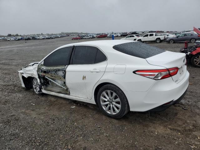 4T1B11HKXJU152827 - 2018 TOYOTA CAMRY L WHITE photo 2