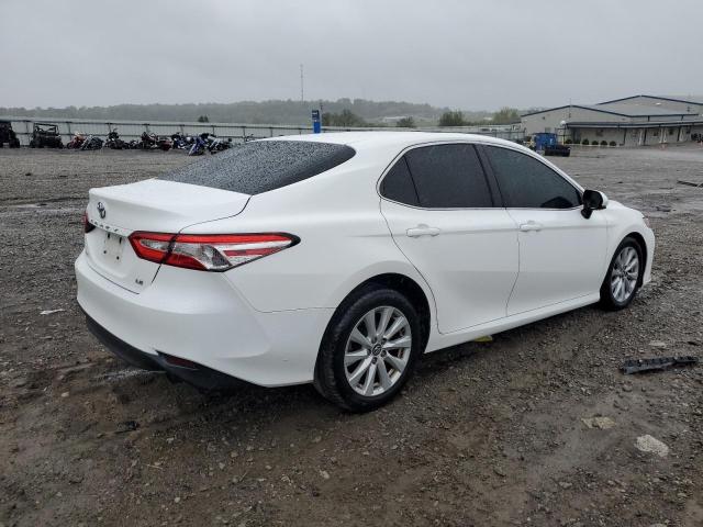 4T1B11HKXJU152827 - 2018 TOYOTA CAMRY L WHITE photo 3