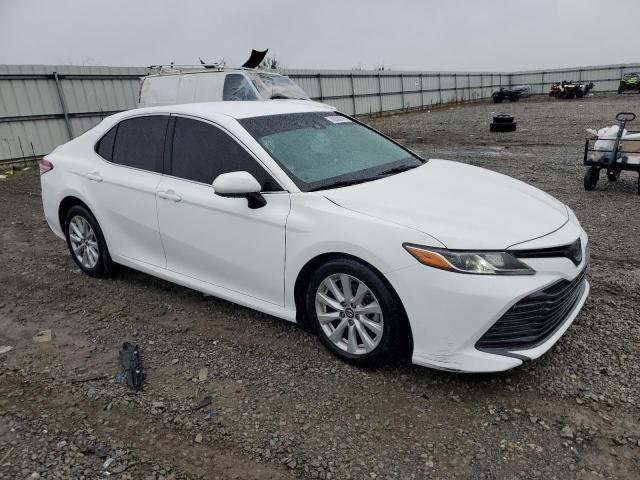 4T1B11HKXJU152827 - 2018 TOYOTA CAMRY L WHITE photo 4