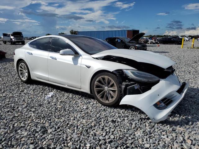 5YJSA1E20LF351485 - 2020 TESLA MODEL S WHITE photo 4