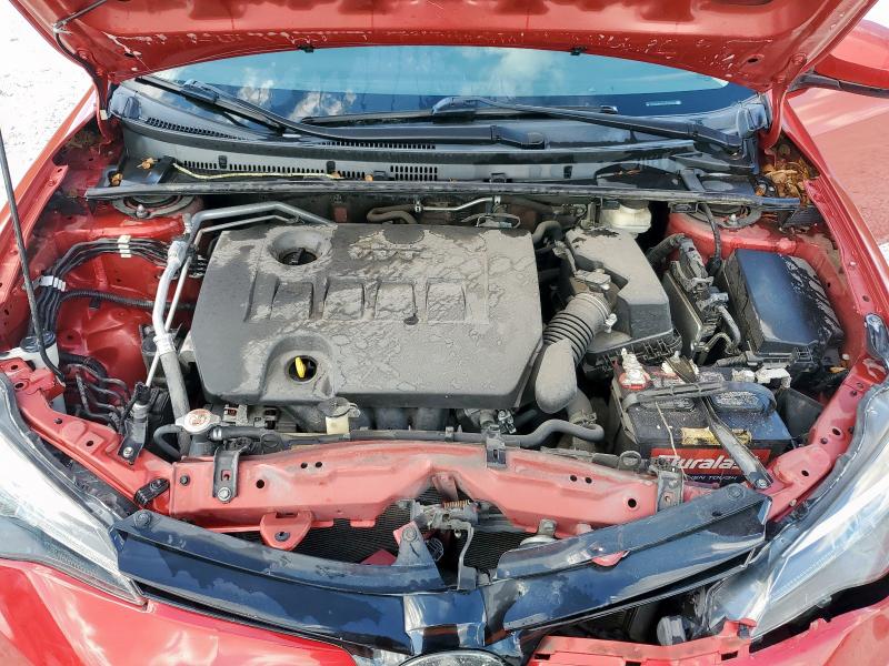 5YFBURHE9JP853599 - 2018 TOYOTA COROLLA L წითელი ფოტო 11