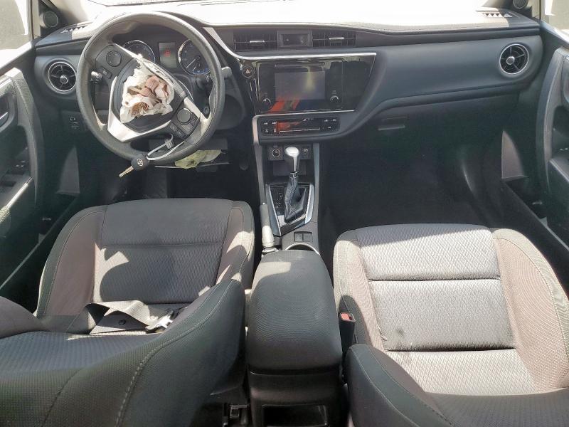 5YFBURHE9JP853599 - 2018 TOYOTA COROLLA L წითელი ფოტო 8