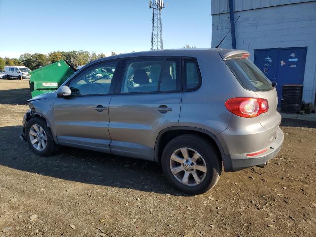 WVGBV7AX4AW532568 - 2010 VOLKSWAGEN TIGUAN SE GRAY photo 2