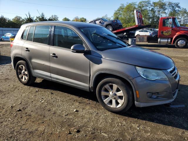 WVGBV7AX4AW532568 - 2010 VOLKSWAGEN TIGUAN SE GRAY photo 4